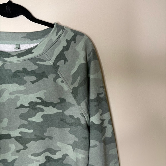Lou & Grey | Sage Green Camo Crewneck Size Medium NWOT - Picture 3 of 10